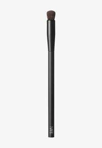 #11 soft matte complete concealer brush