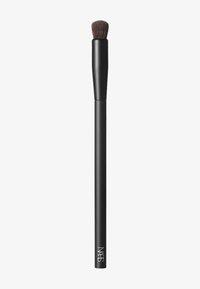 #11 soft matte complete concealer brush