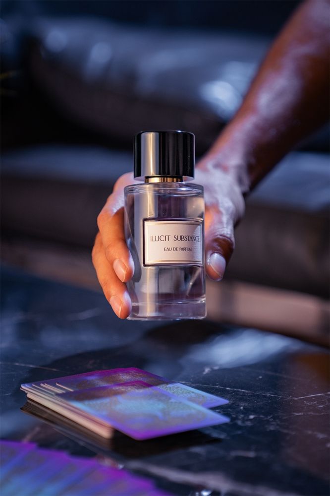 Jeanne Arthes Privée Illicit Substance — foto 5