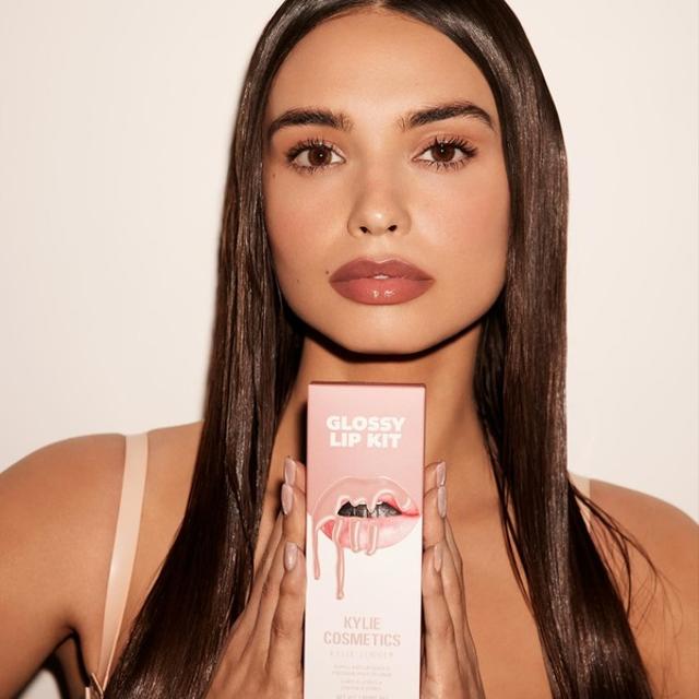 glossy-lip-kit.jpg