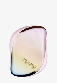 pearlescent matte chrome