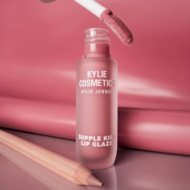 kylie-lip-glaze (1).jpg