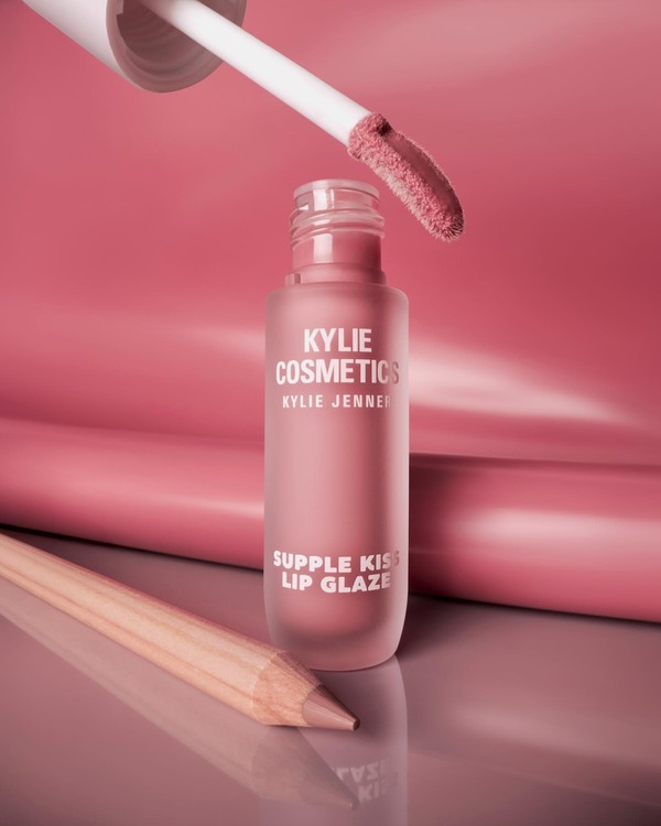 kylie-lip-glaze (1).jpg